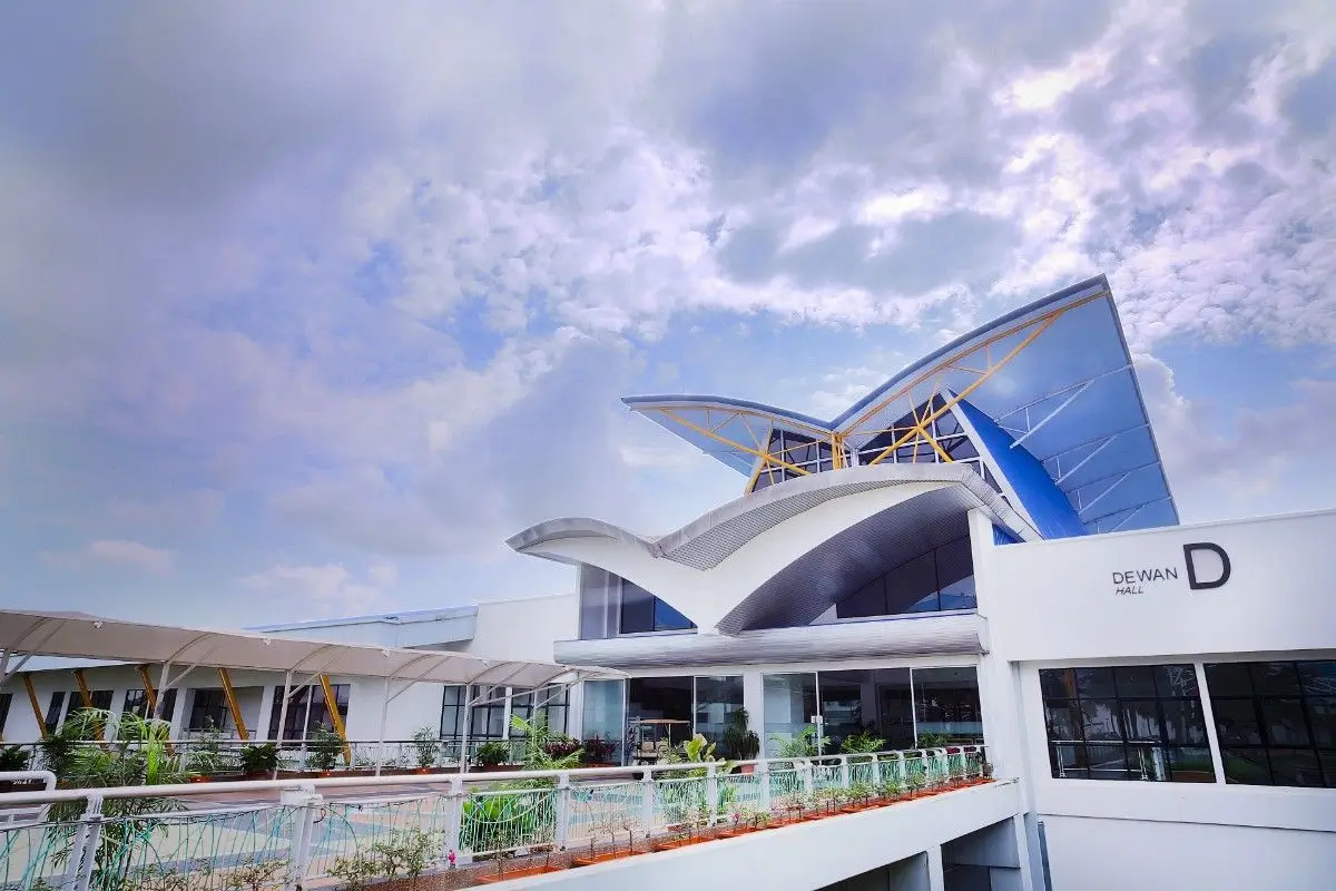MAEPS Serdang indoor hall with access to outdoor pads