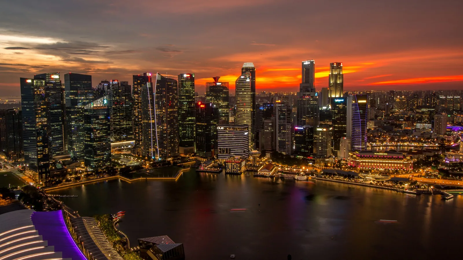 Bar chart of an illustrative SGD 160,000 incentive trip budget in Singapore, led by accommodation at 38% and food and beverage at 18%, working out at SGD 4,000 per guest